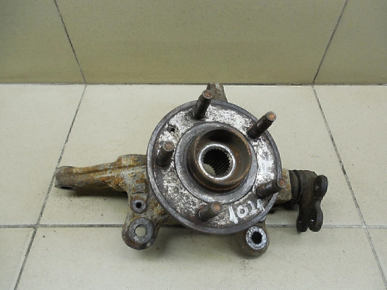 Кулак поворотный передний левый Aveo (T300) 2011>