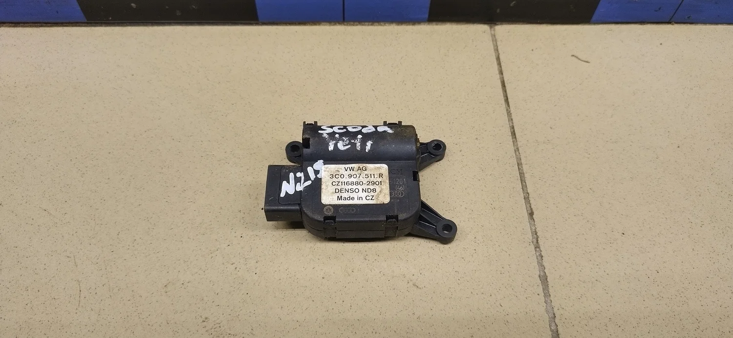 Моторчик заслонки отопителя Passat [B6] 2005-2010