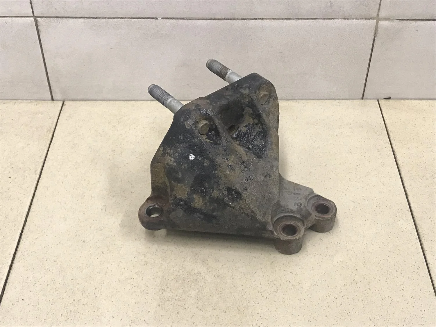 Кронштейн двигателя правый Solaris 2010-2017