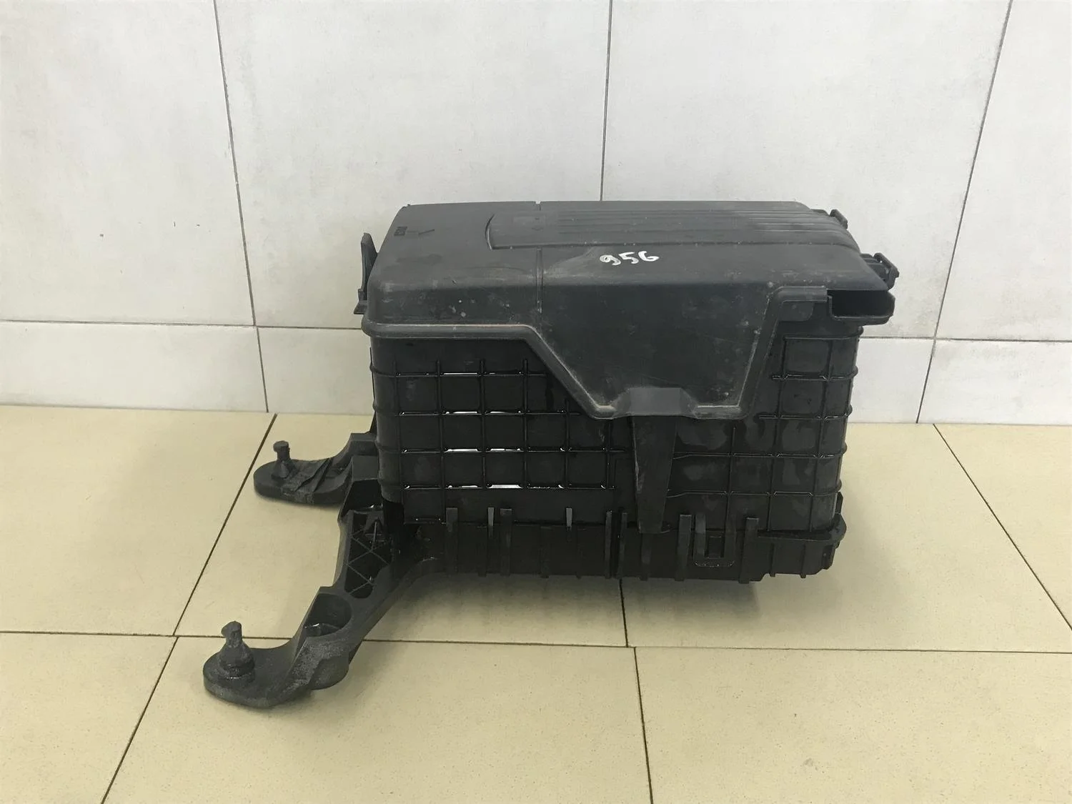 Крепление АКБ (корпус/подставка) Passat [B6] 2005-2010