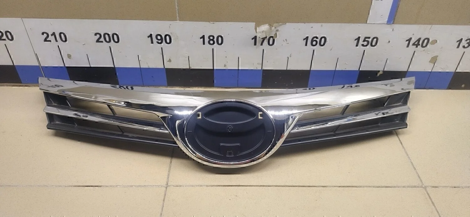 Решетка радиатора Corolla E18 2013>