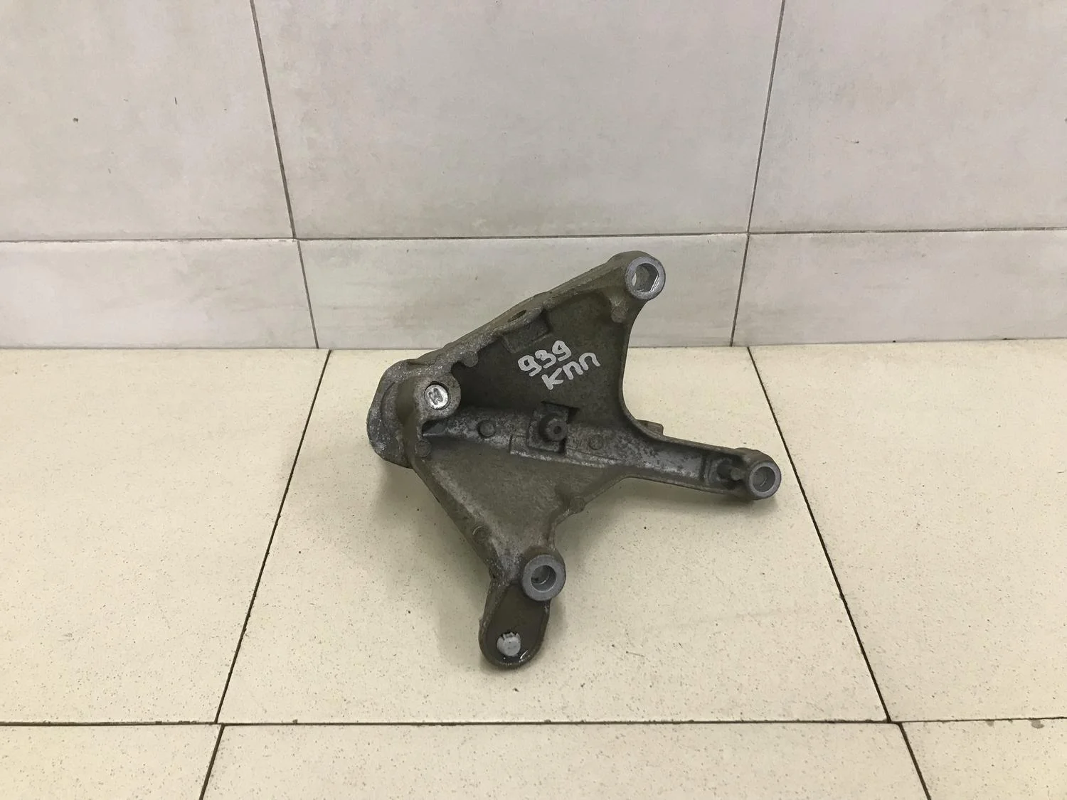 Кронштейн КПП Duster 2012>