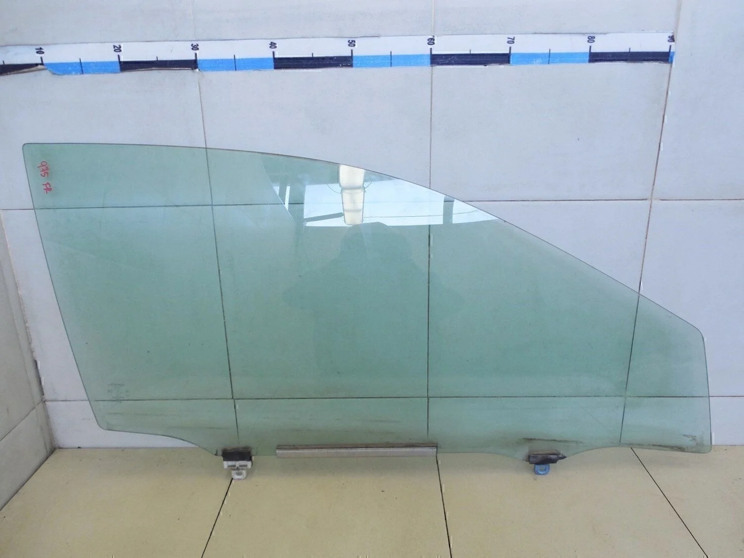 Стекло двери передней правой Corolla E15 2006-2013