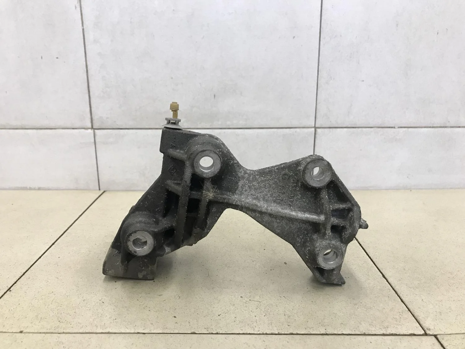 Кронштейн генератора Duster 2012>