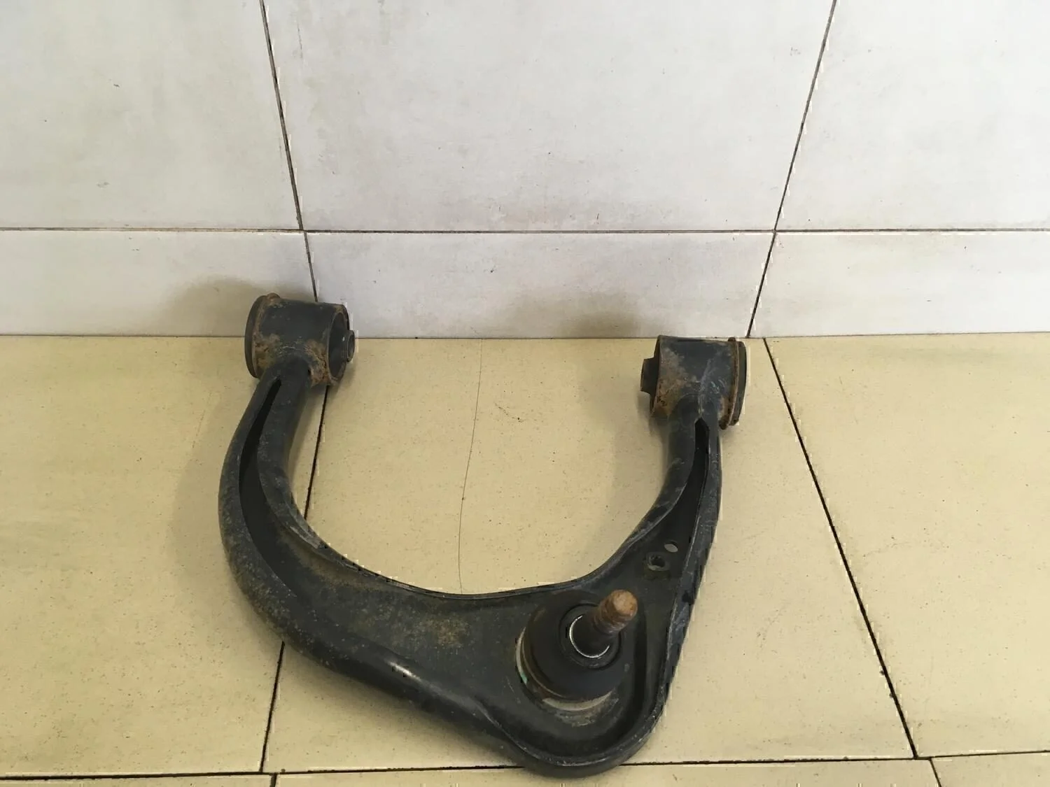 Рычаг передний верхний правый Hi Lux 2005-2015