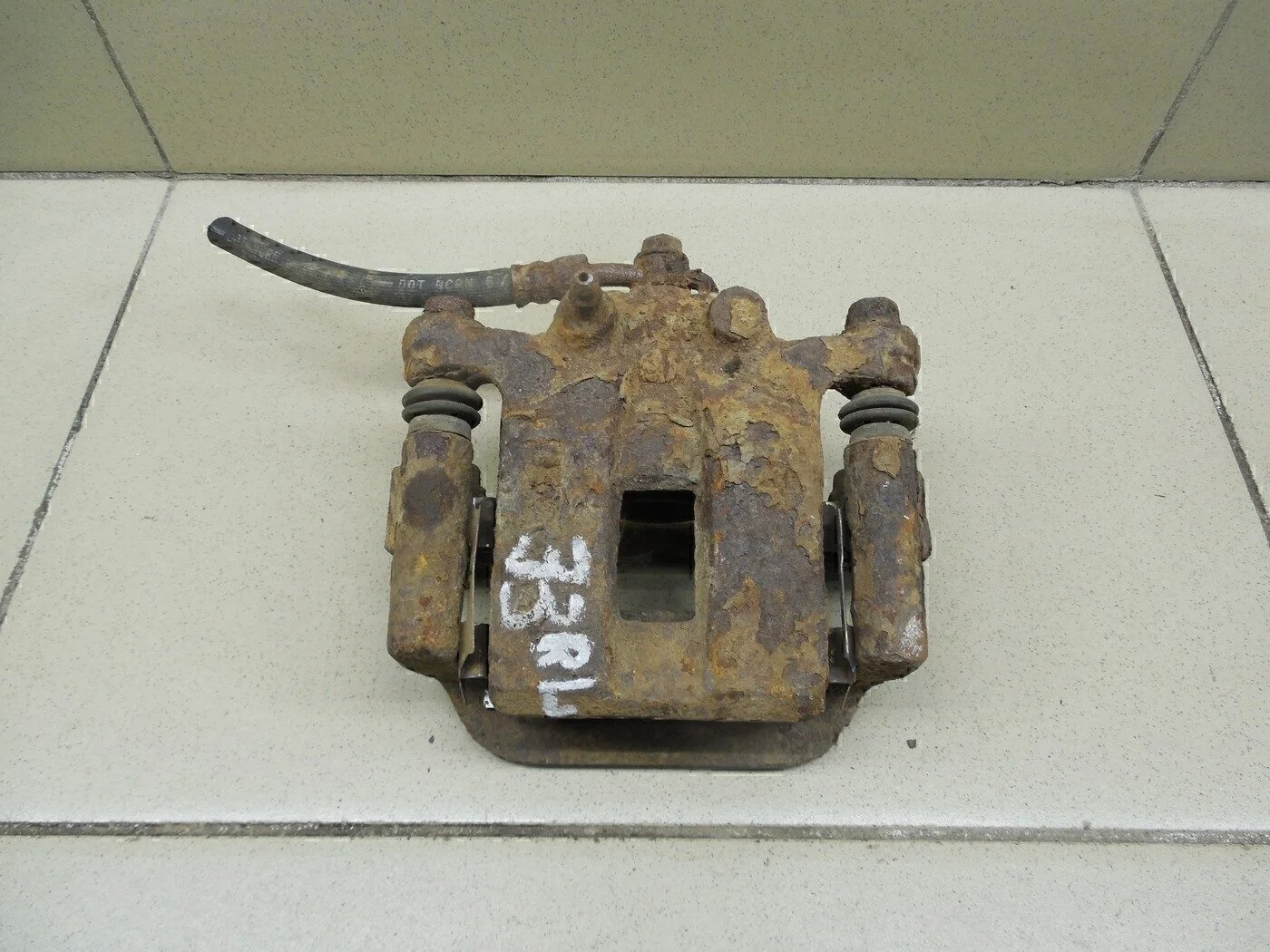 Суппорт задний левый X-Trail (T30) 2001-2006