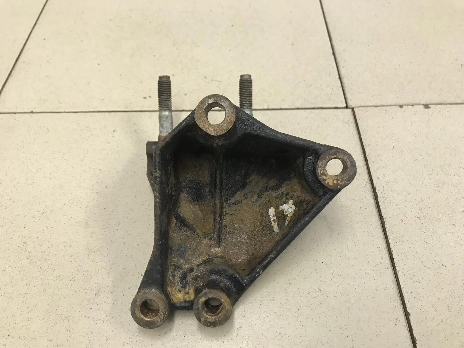 Кронштейн двигателя правый Solaris 2010-2017