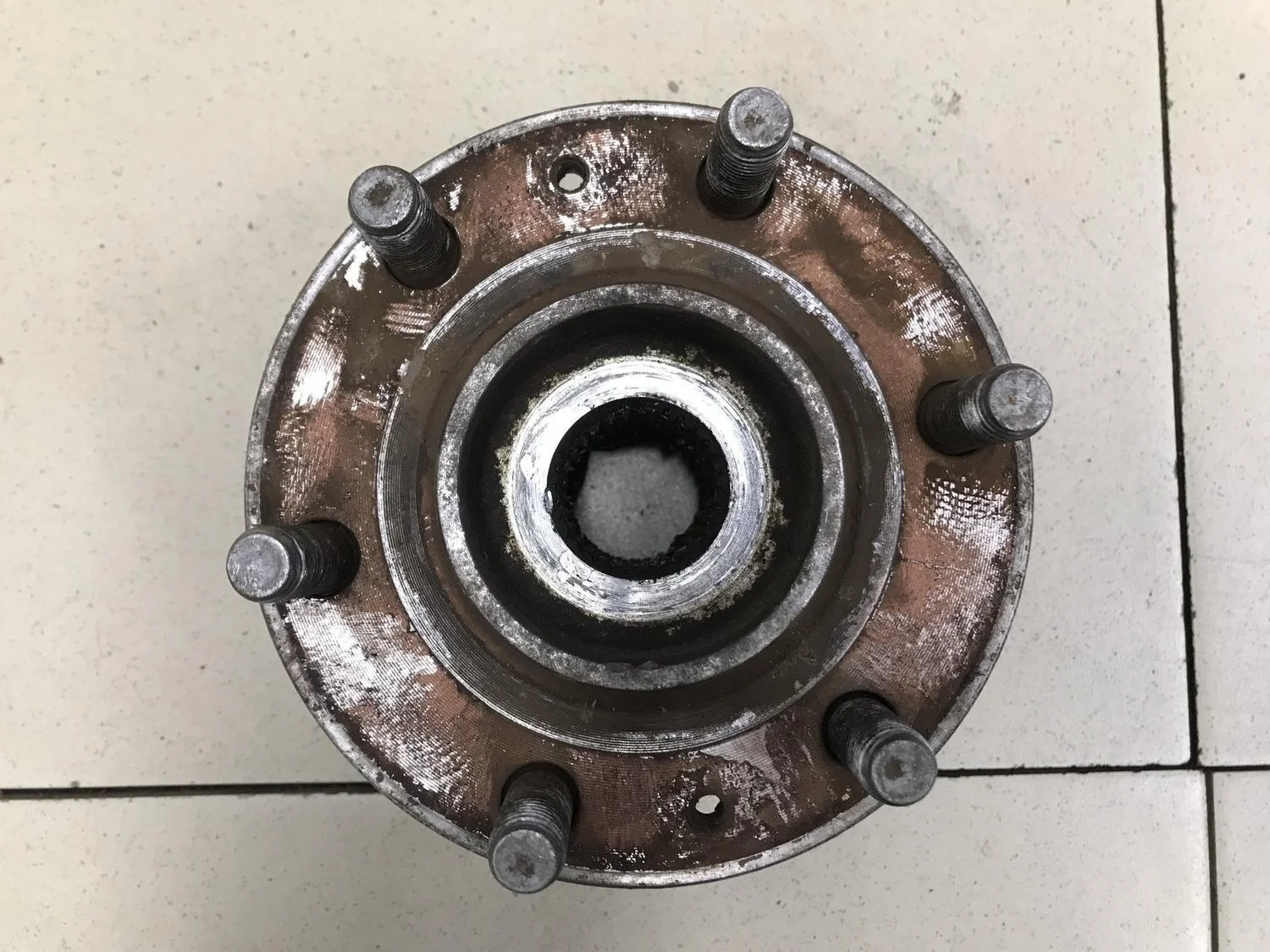 ступица задняя  Mohave 2009>