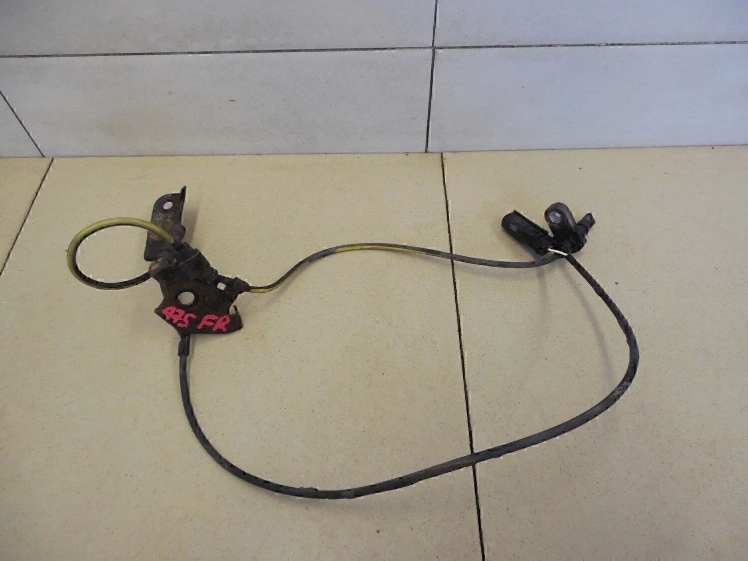 Датчик ABS передний правый Corolla E15 2006-2013