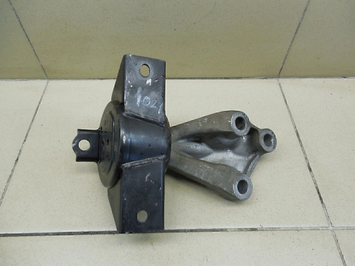 Опора КПП левая Aveo (T300) 2011>