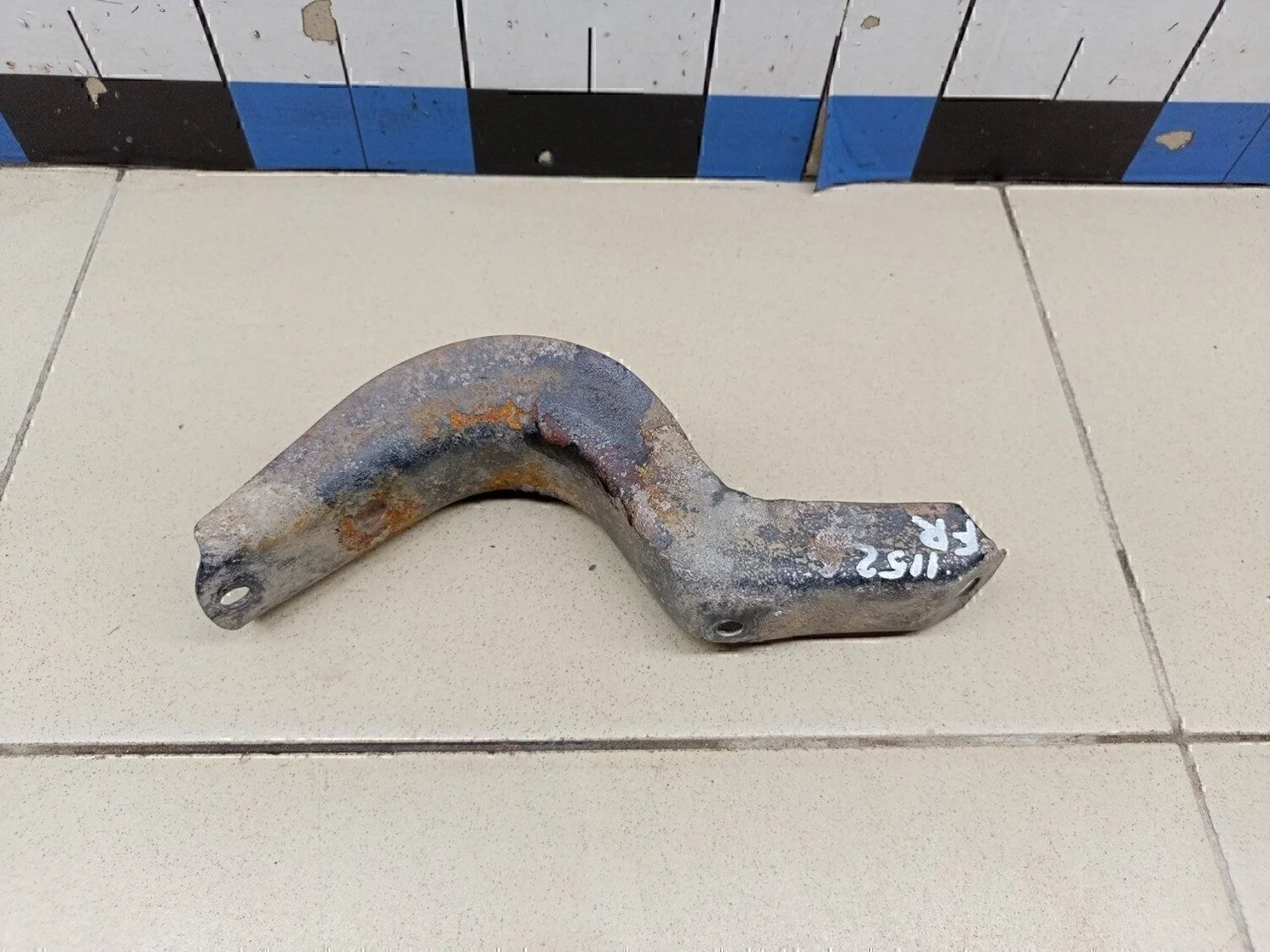 Кронштейн подножки LX 570