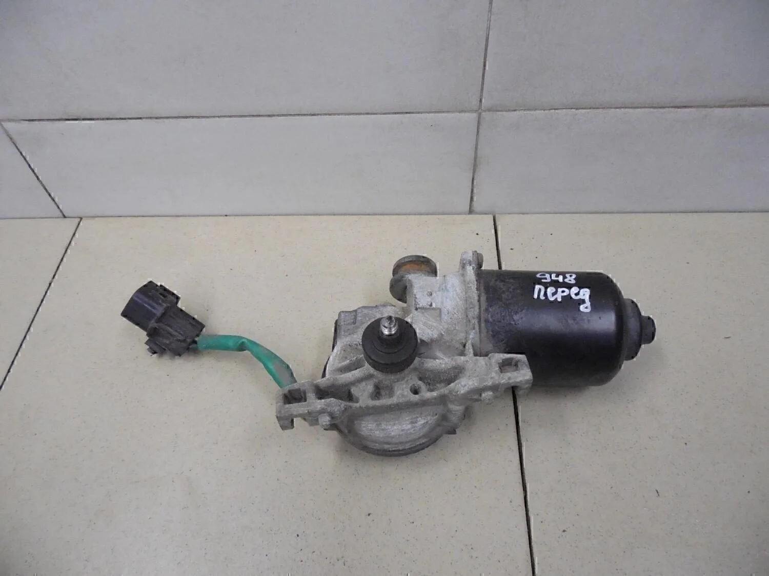 Моторчик стеклоочистителя передний Mohave 2009>