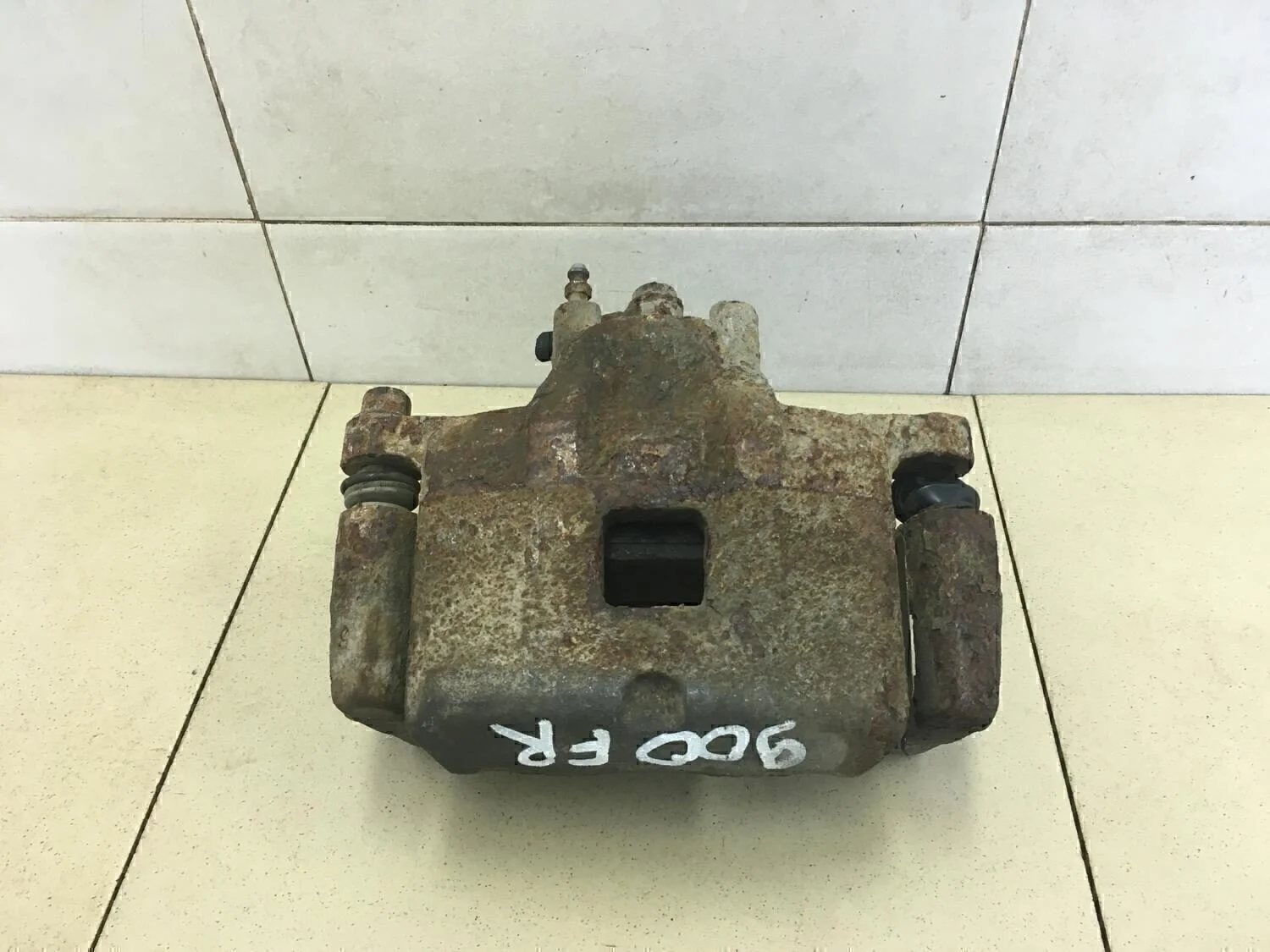 Суппорт передний правый ASX 2010-2016