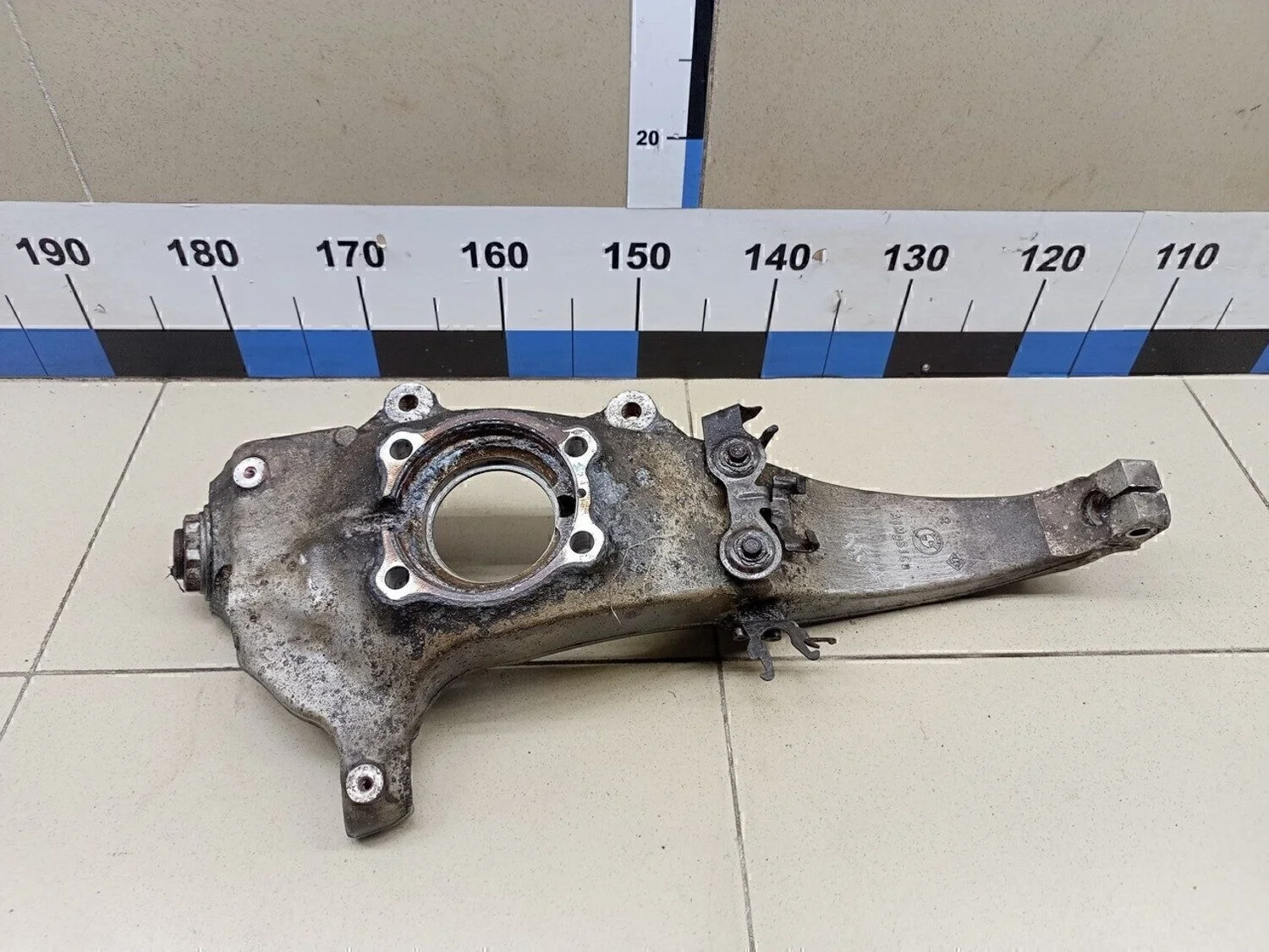 Кулак поворотный передний правый 7-серия F01/F02 2008>