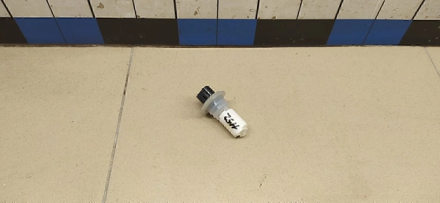 Датчик уровня в бачок омывателя RAV 4 2013-2019