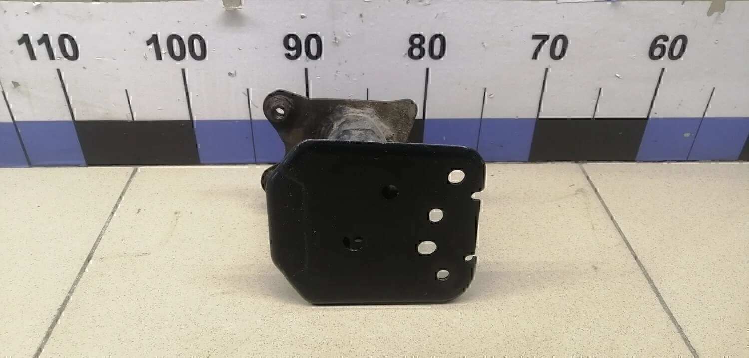 Кронштейн усилителя заднего бампера правый RAV 4 2013-2019