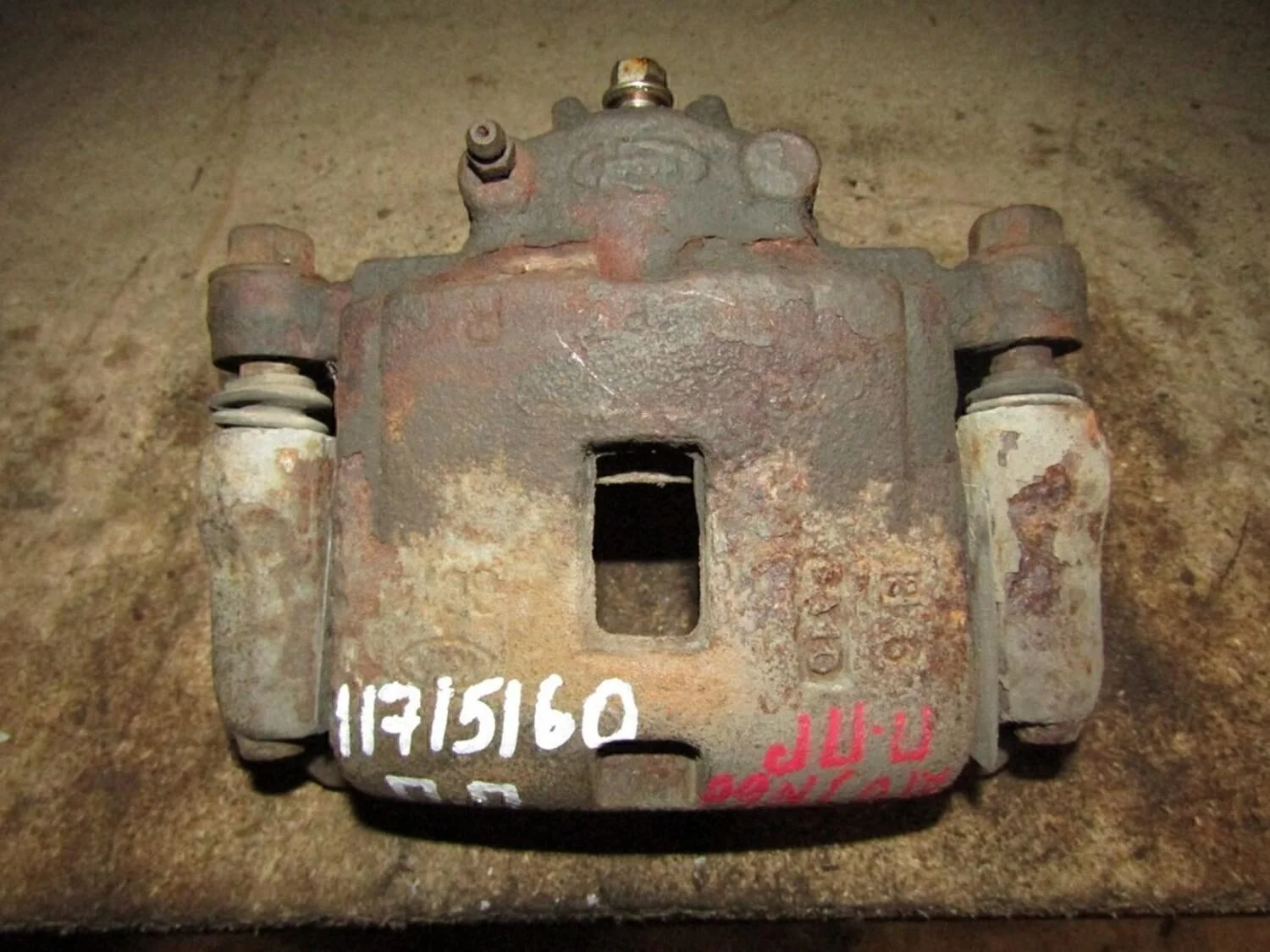 Суппорт передний левый RIO 2000-2004