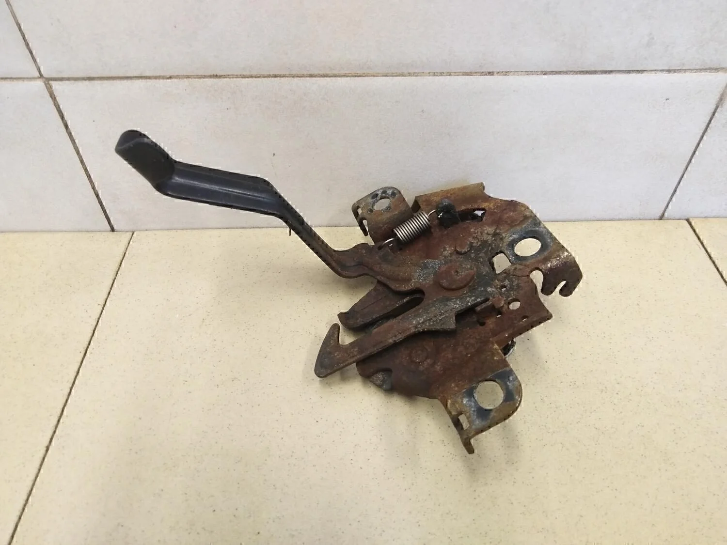 Замок капота Corolla E15 2006-2013