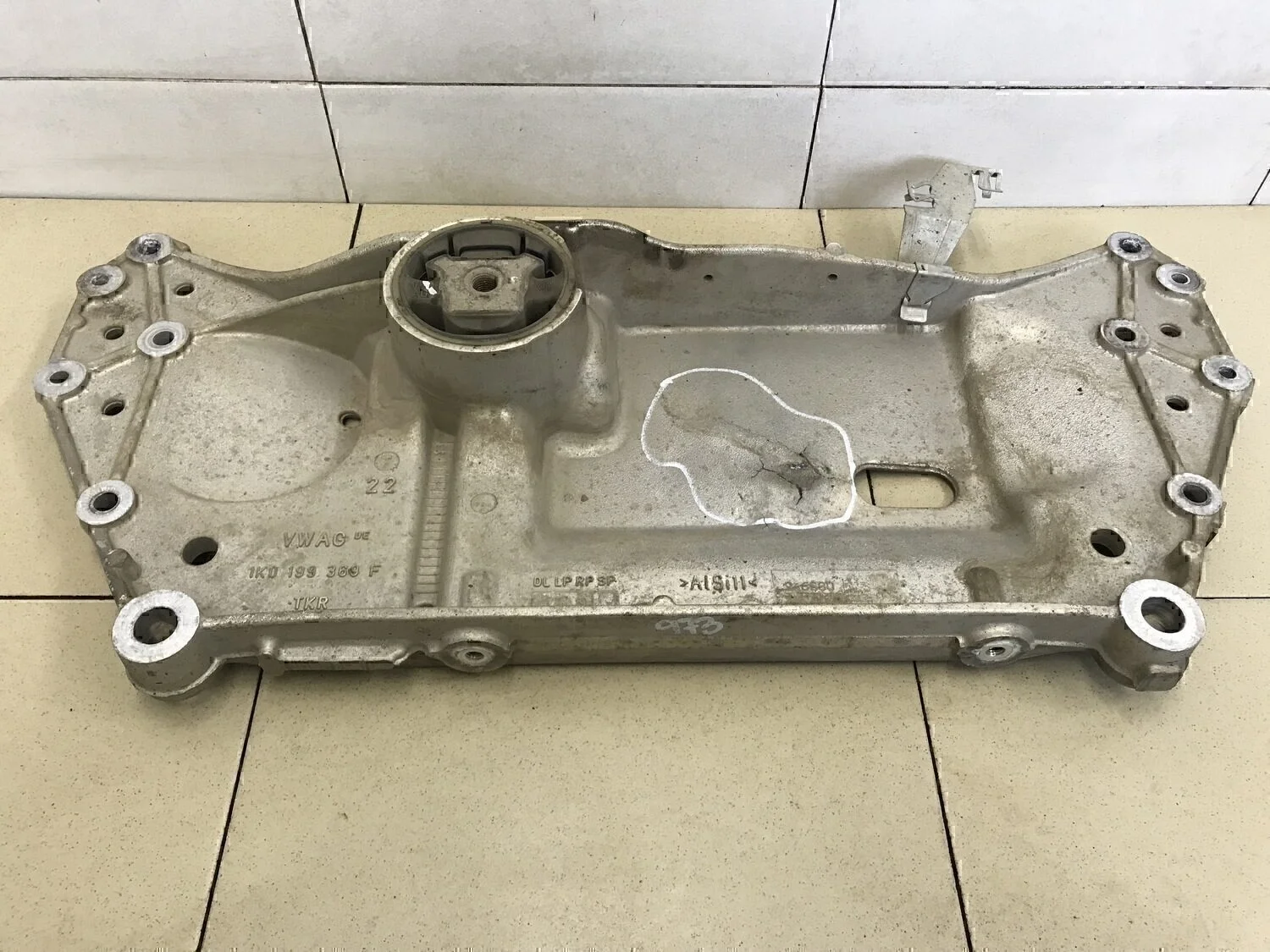 Балка подмоторная Touran 2003-2010