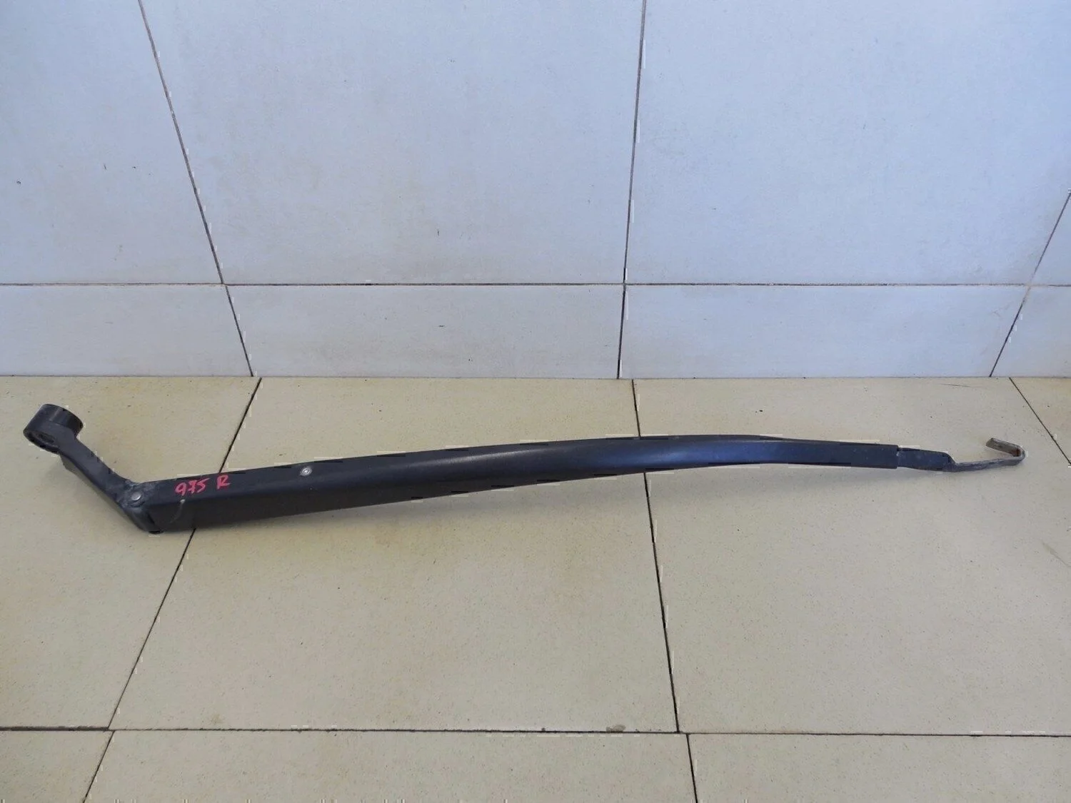 Поводок стеклоочистителя передний правый Corolla E15 2006-2013