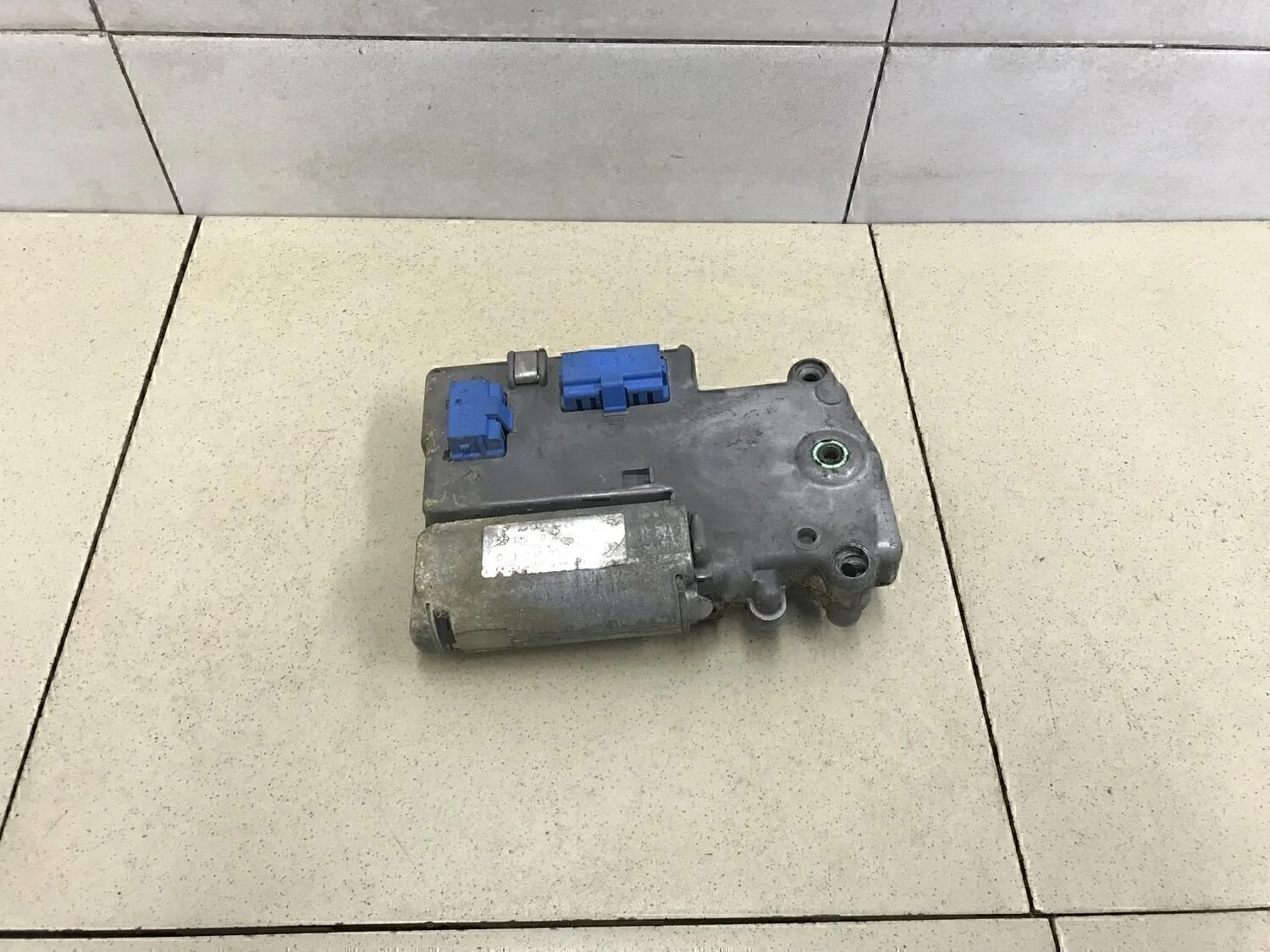 Моторчик люка A3 (8L1) 1996-2003