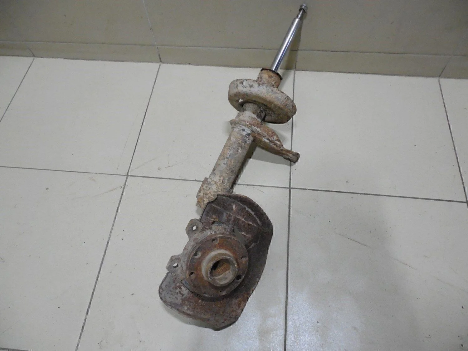 Кулак поворотный передний левый Nexia 1995-2016