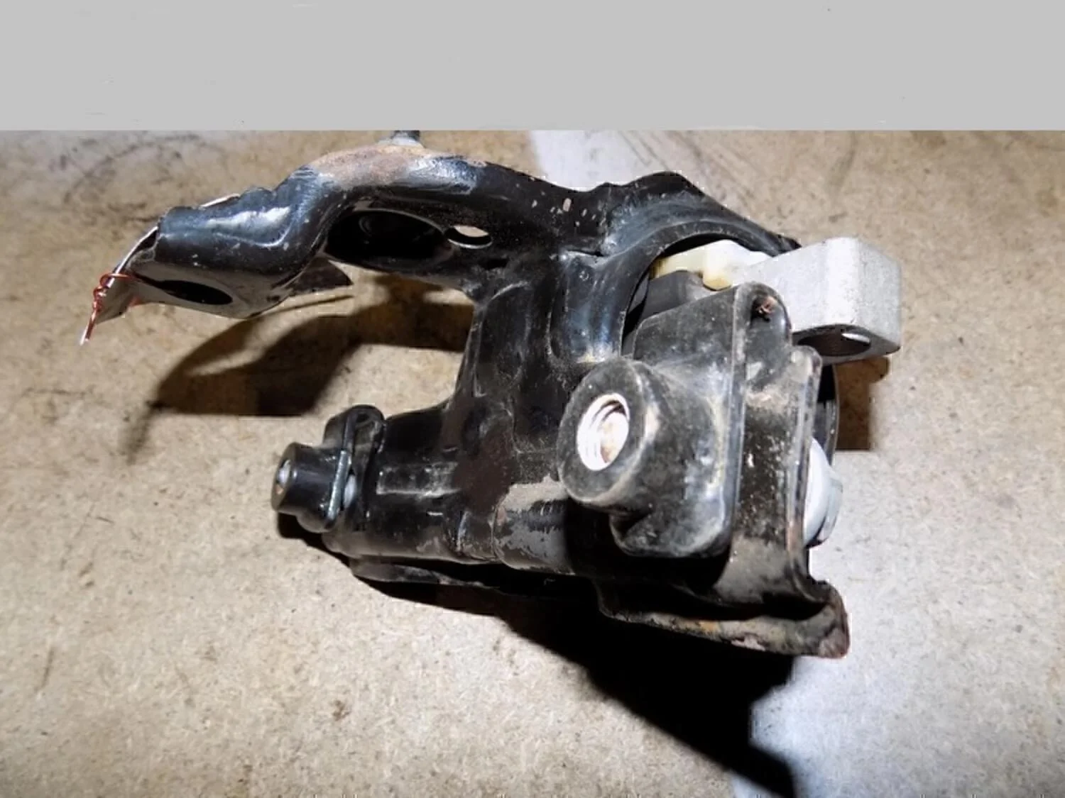 Опора КПП левая Polo (Sed RUS) 2011>