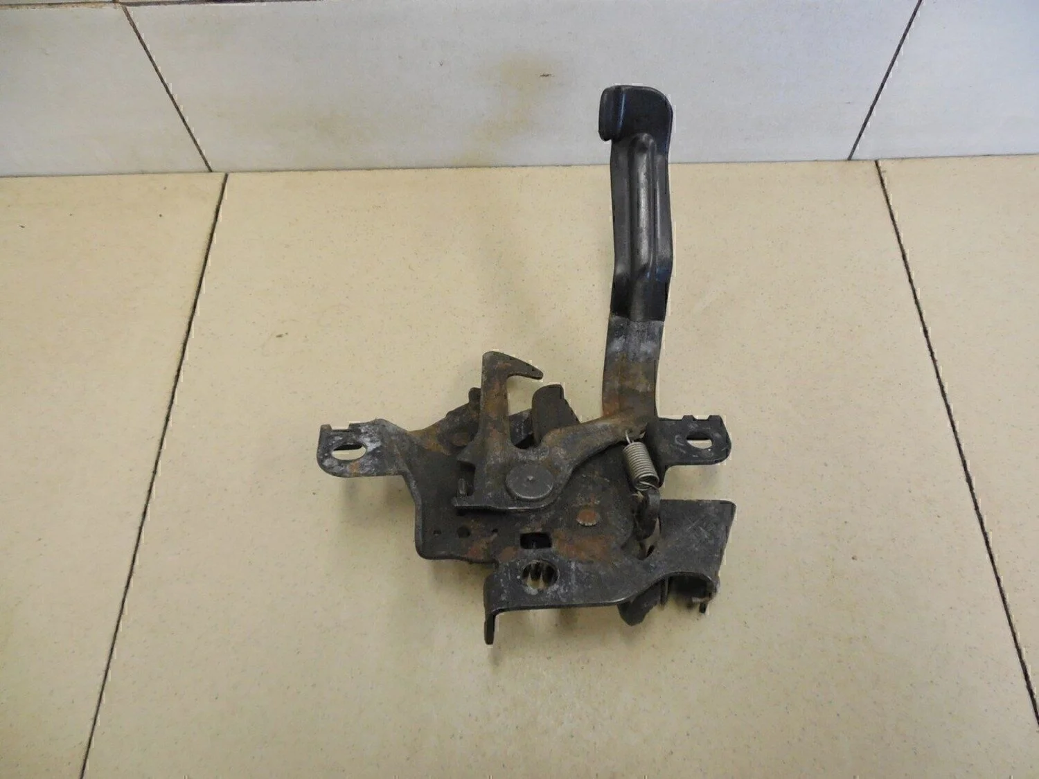 Замок капота Corolla E15 2006-2013