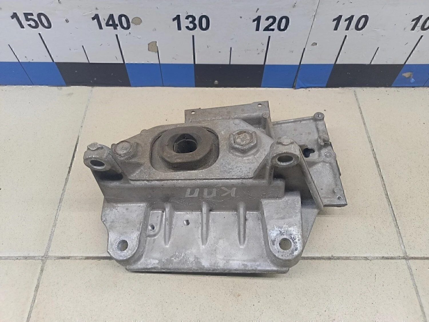 Кронштейн опоры КПП Juke (F15) 2011>