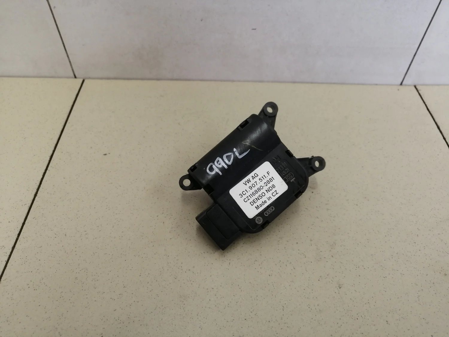 Моторчик заслонки отопителя Passat [B6] 2005-2010