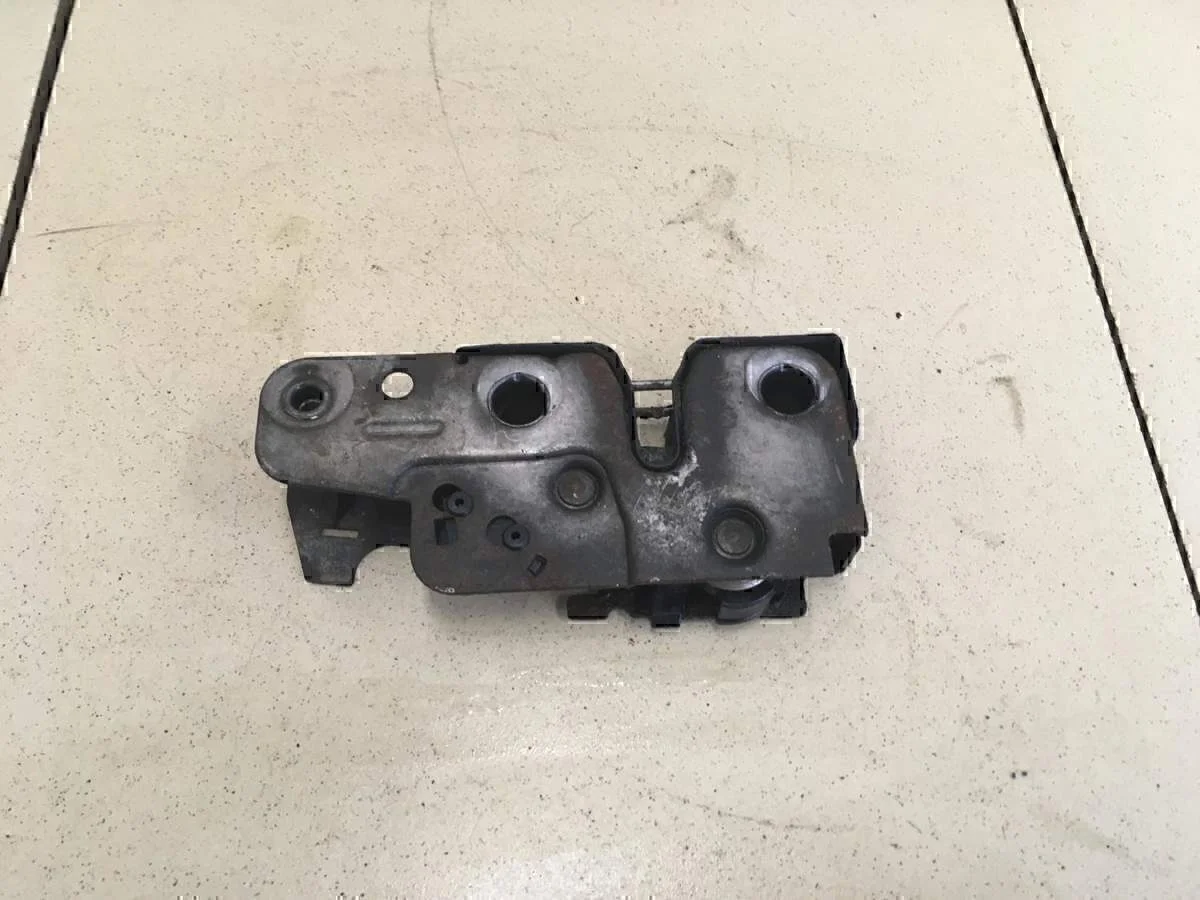 Замок капота Golf VI 2009-2012