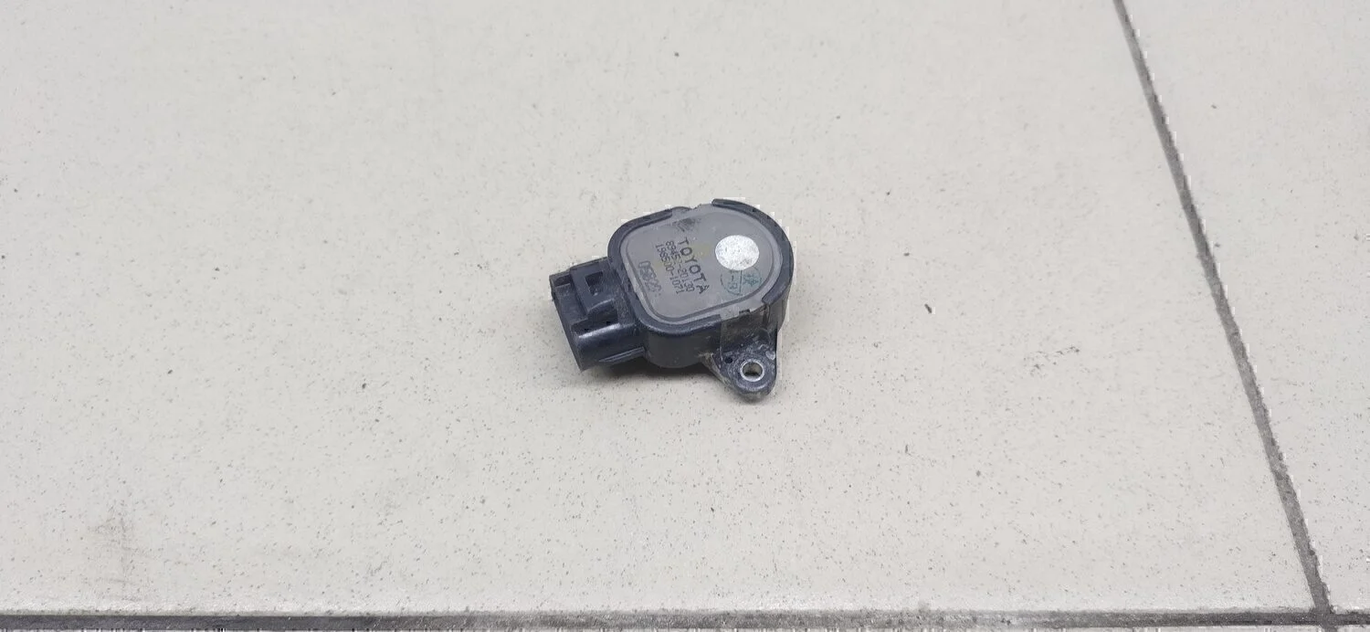 Датчик положения дроссельной заслонки Avensis II 2003-2008