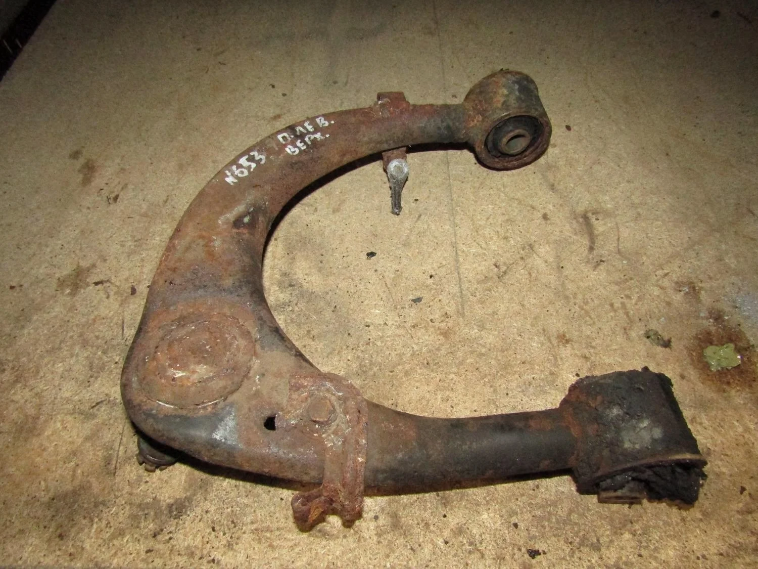 Рычаг передний верхний левый LX 570