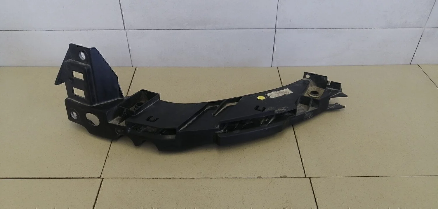 Кронштейн фар левый Polo (Sed RUS) 2011>