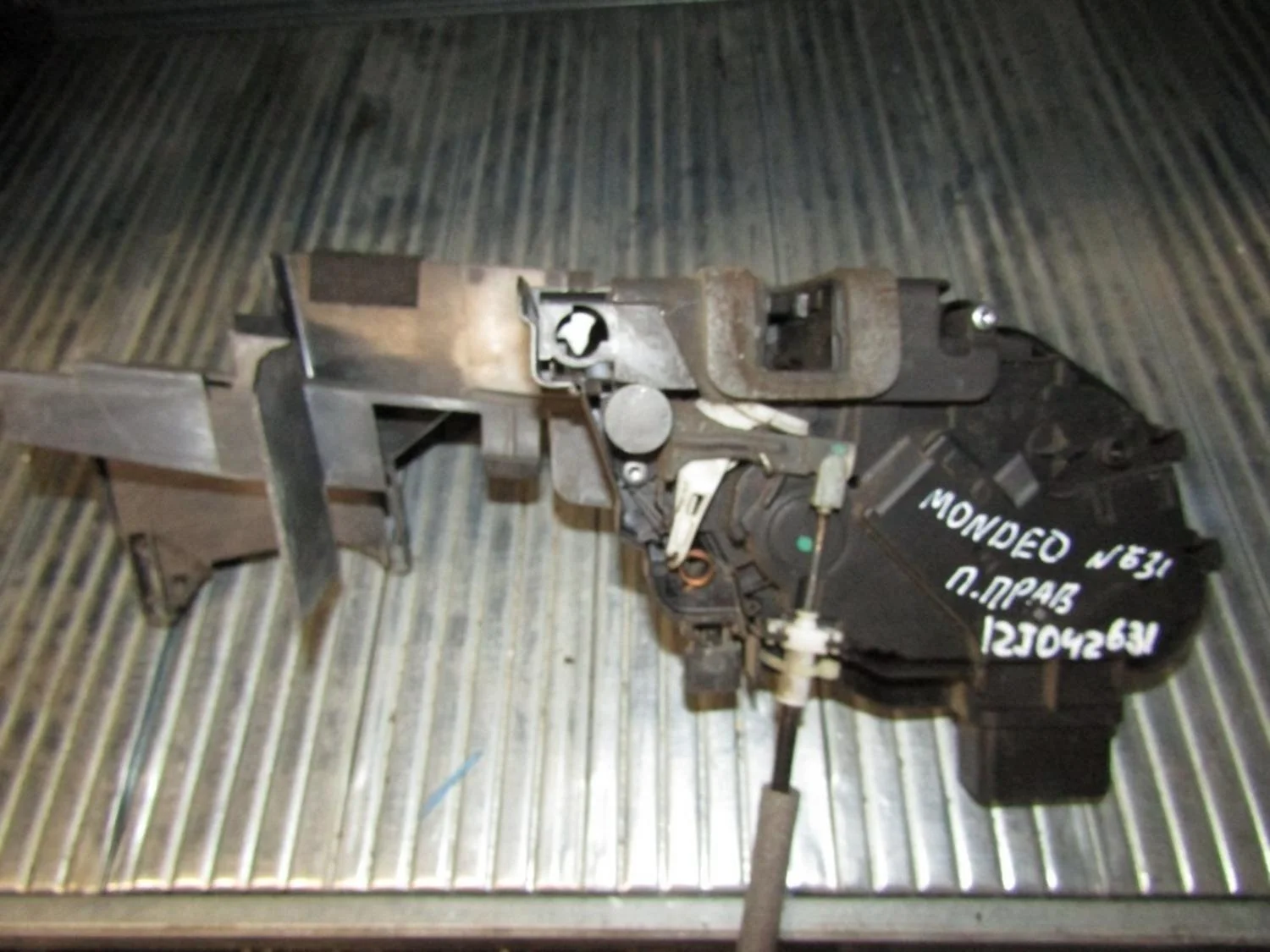 Замок двери передней правой S-MAX 2006-2015