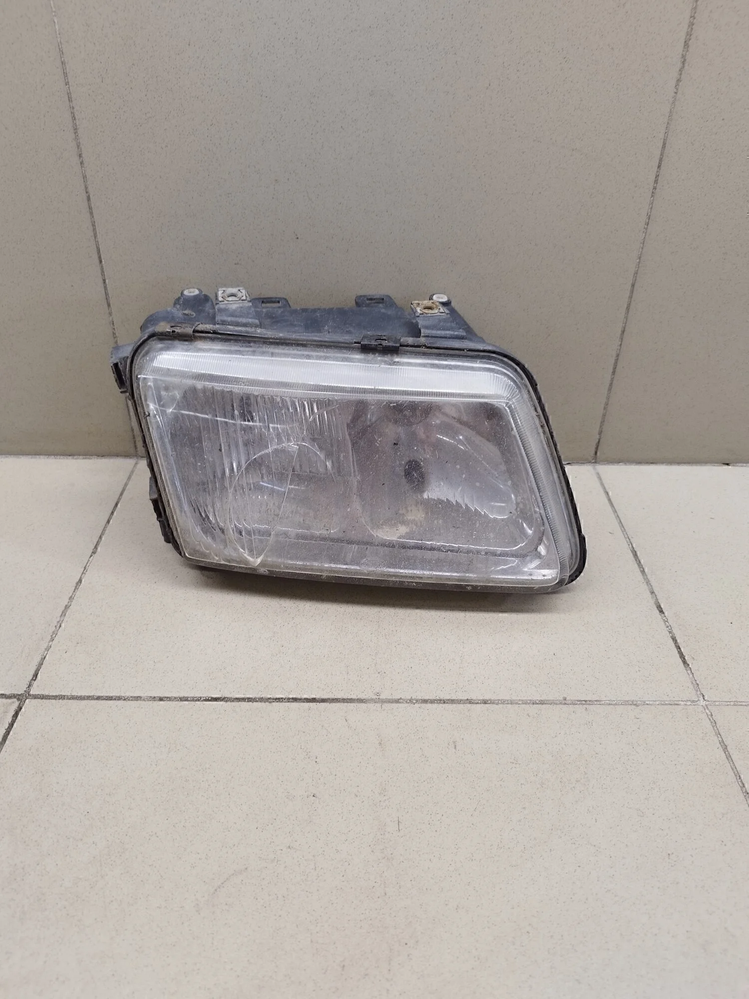 Фара правая A3 (8L1) 1996-2003