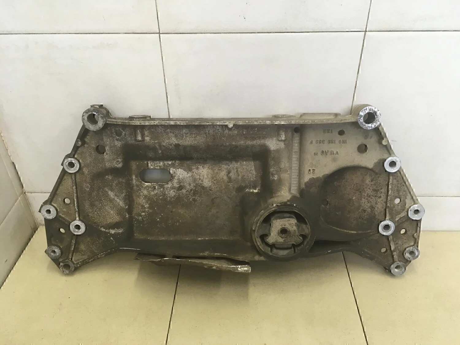 Балка подмоторная Touran 2003-2010