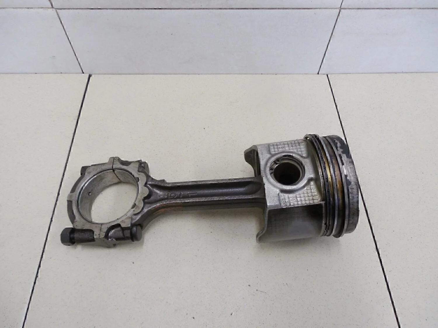 Поршень с шатуном Almera Tino 2000-2006