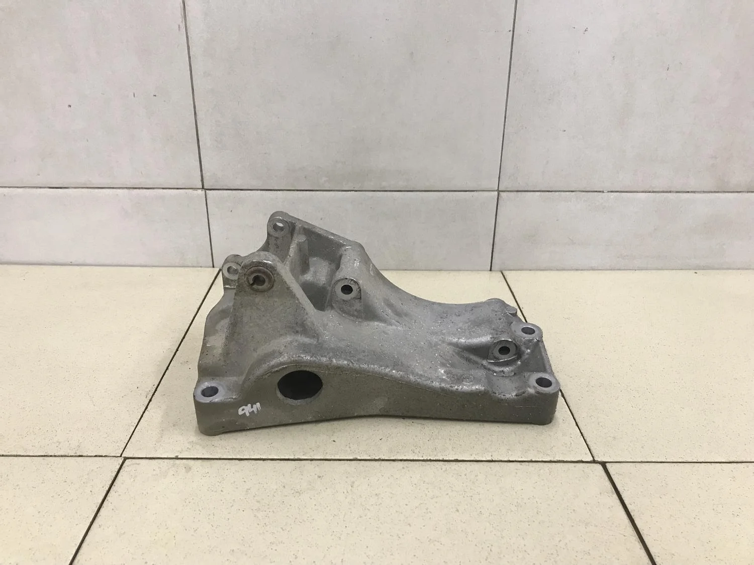 Кронштейн генератора Octavia (A4 1U-) 2000-2011