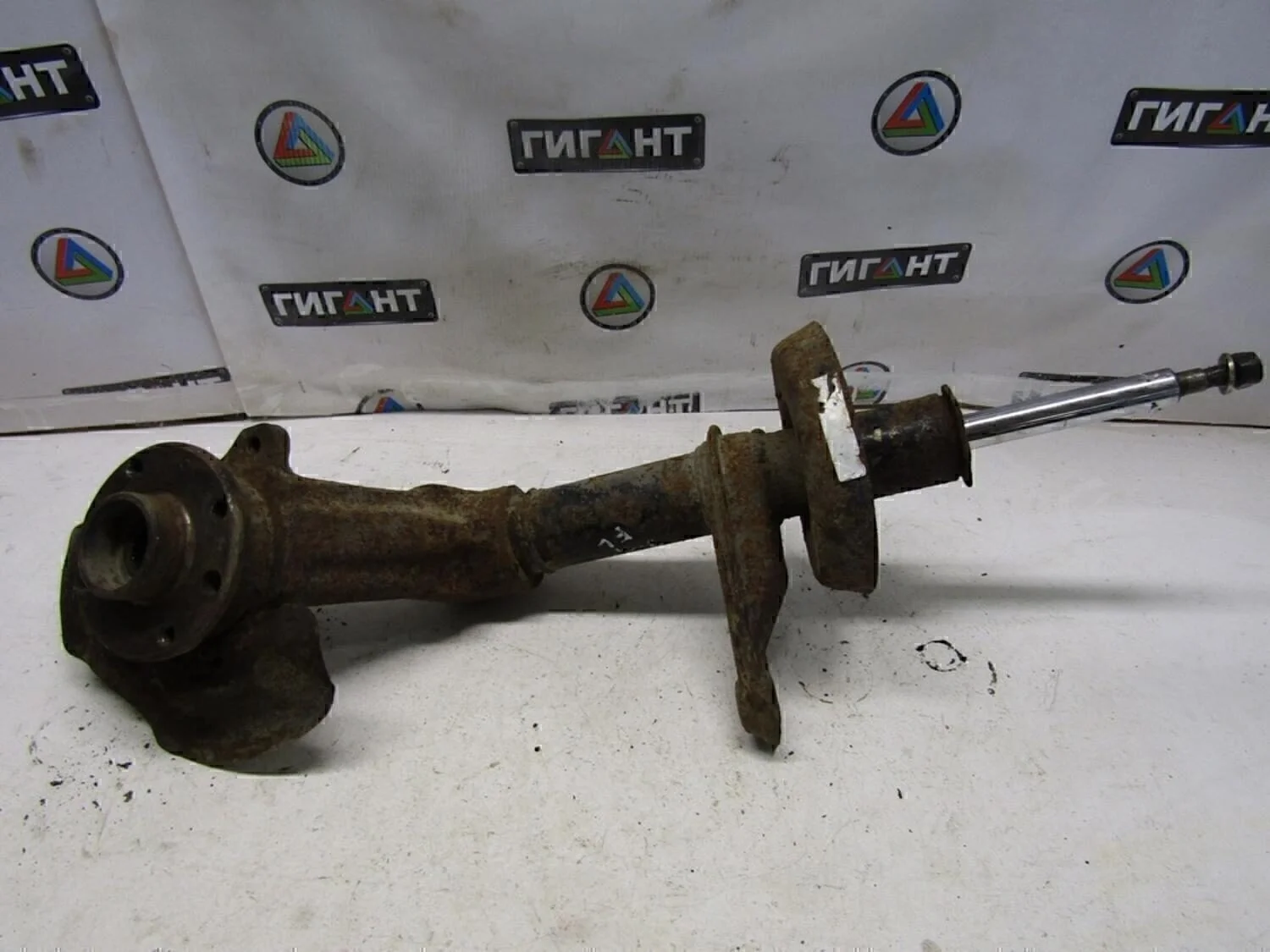 Кулак поворотный передний левый Nexia 1995-2016