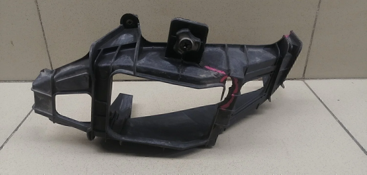 Кронштейн фары противотуманной правой Starex H1/Grand Starex 2007>