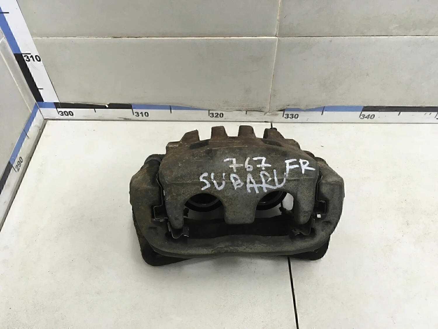 Суппорт передний правый Legacy Outback (B13) 2003-2009