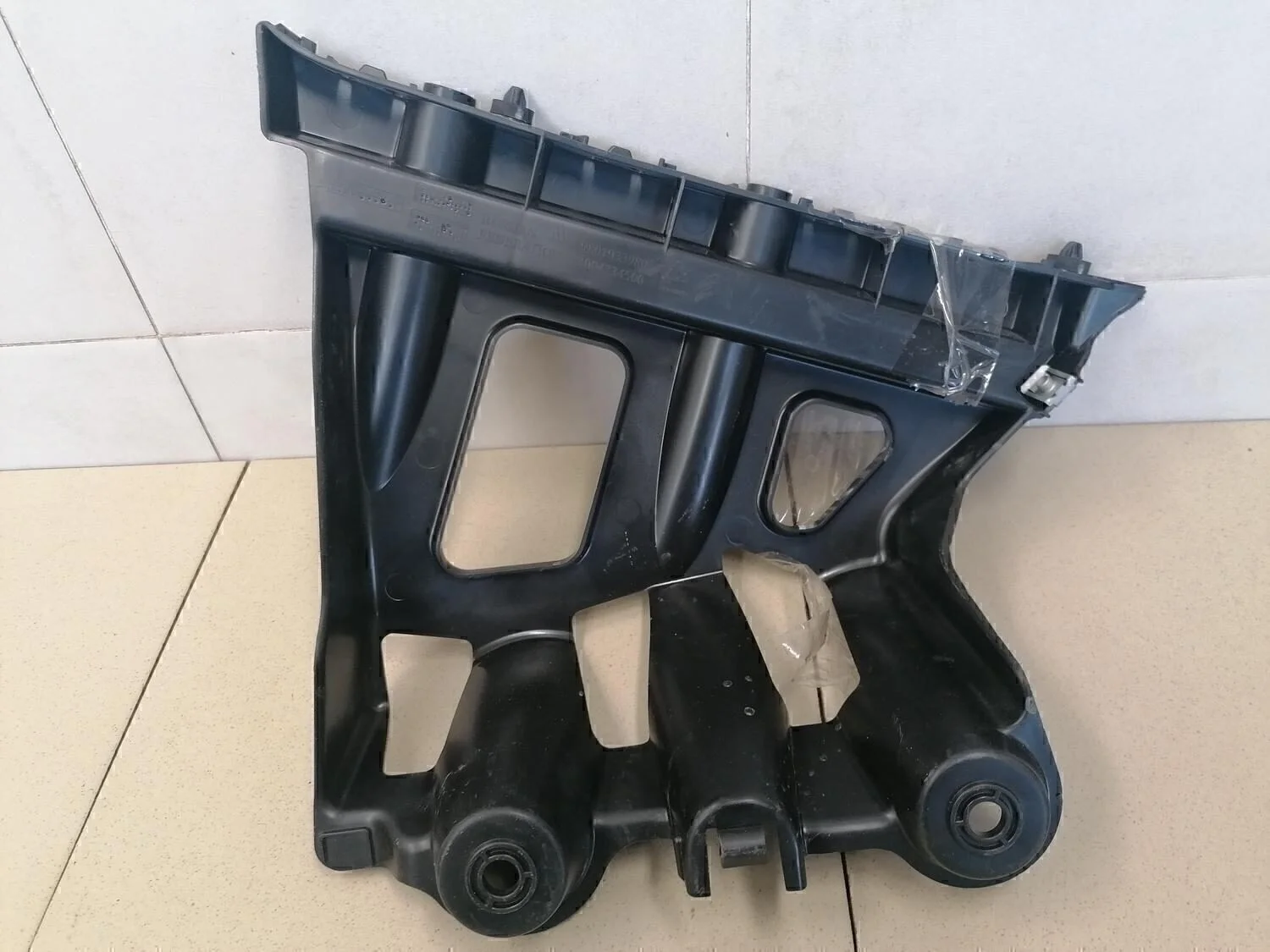 Кронштейн заднего бампера левый C4 II 2011>