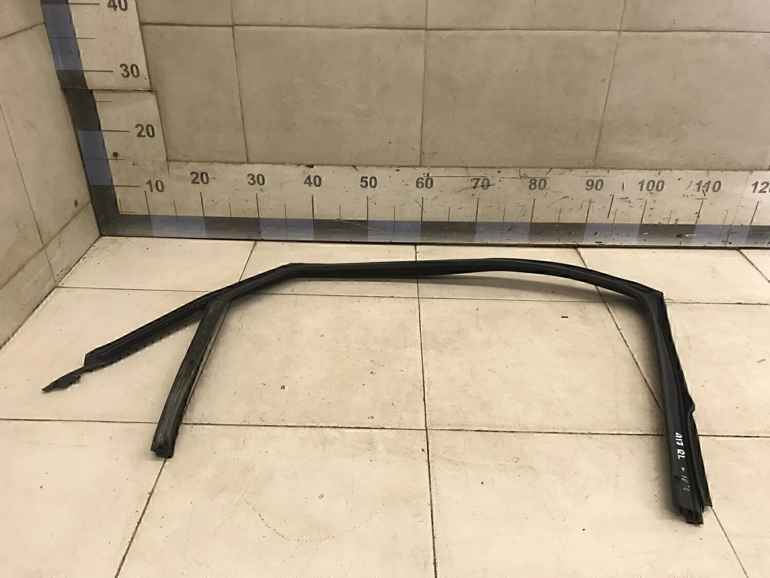 Уплотнитель стекла двери Polo (Sed RUS) 2011>