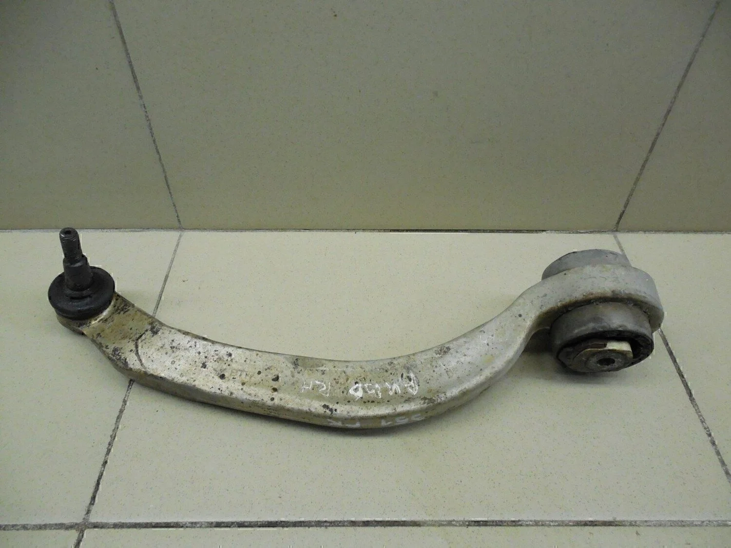 Рычаг передний нижний правый задний A4 [B5] 1994-2000