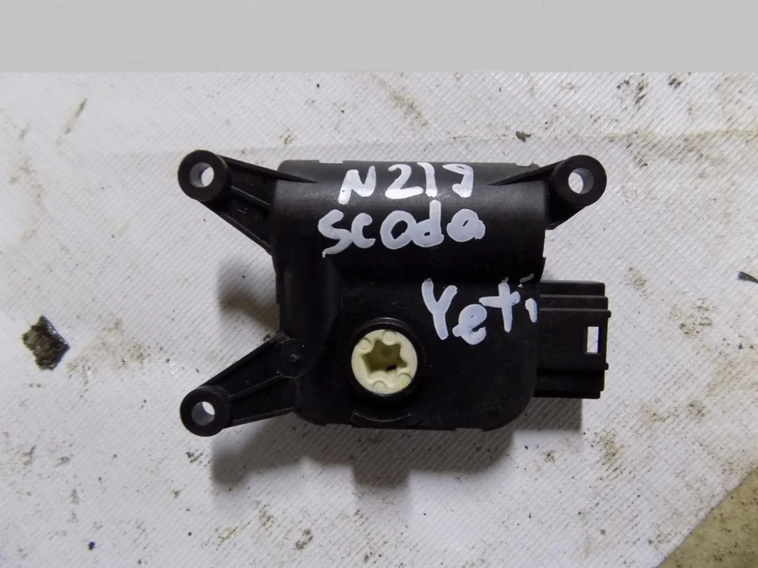 Моторчик заслонки отопителя Yeti 2009>