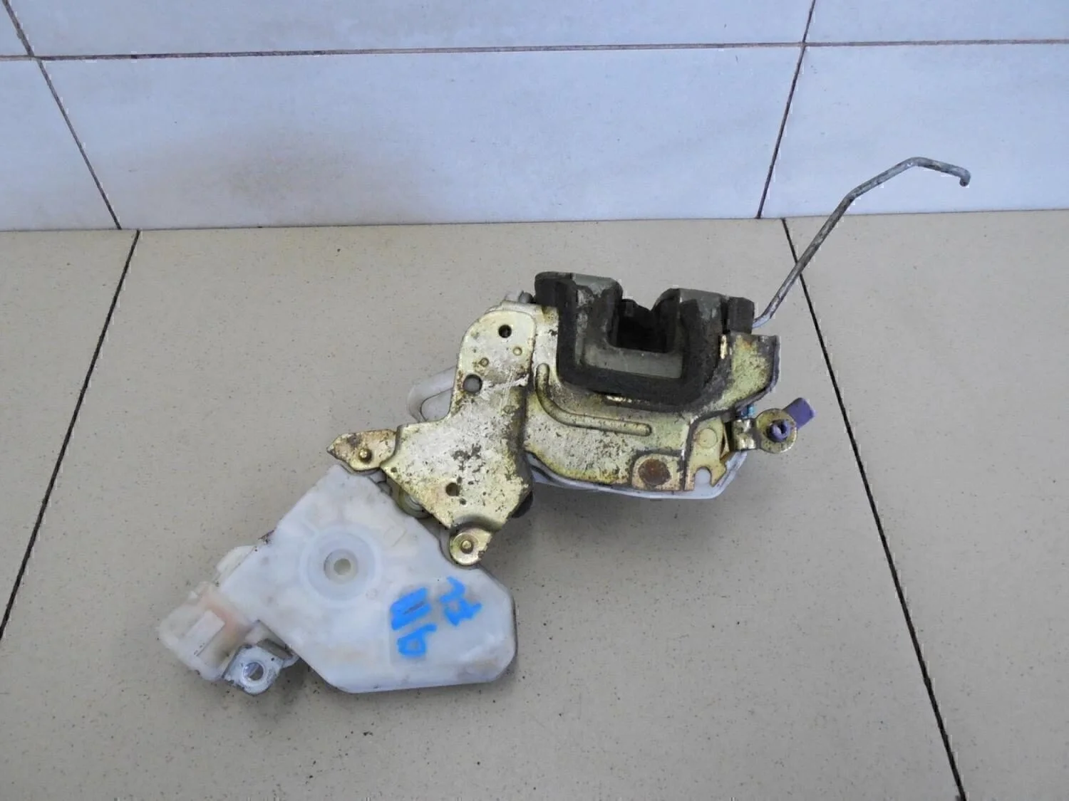 Замок двери передней левой Almera Classic (B10) 2006-2013