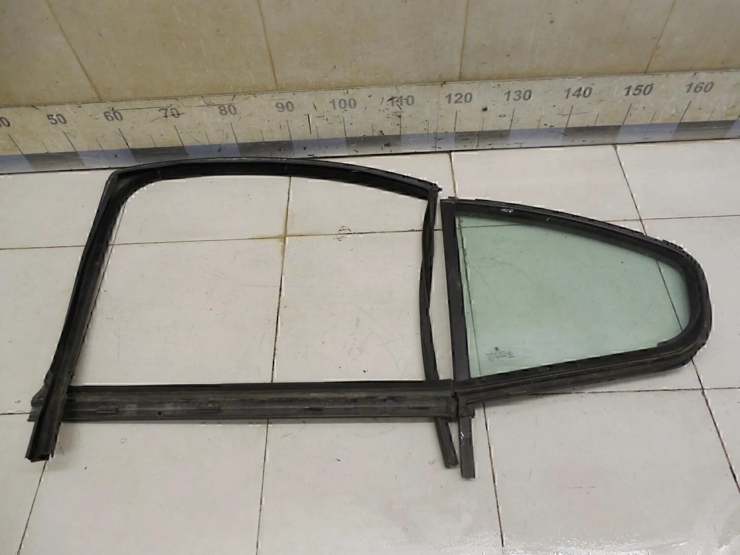 Стекло двери задней левой (форточка) Octavia (A5 1Z-) 2004-2013