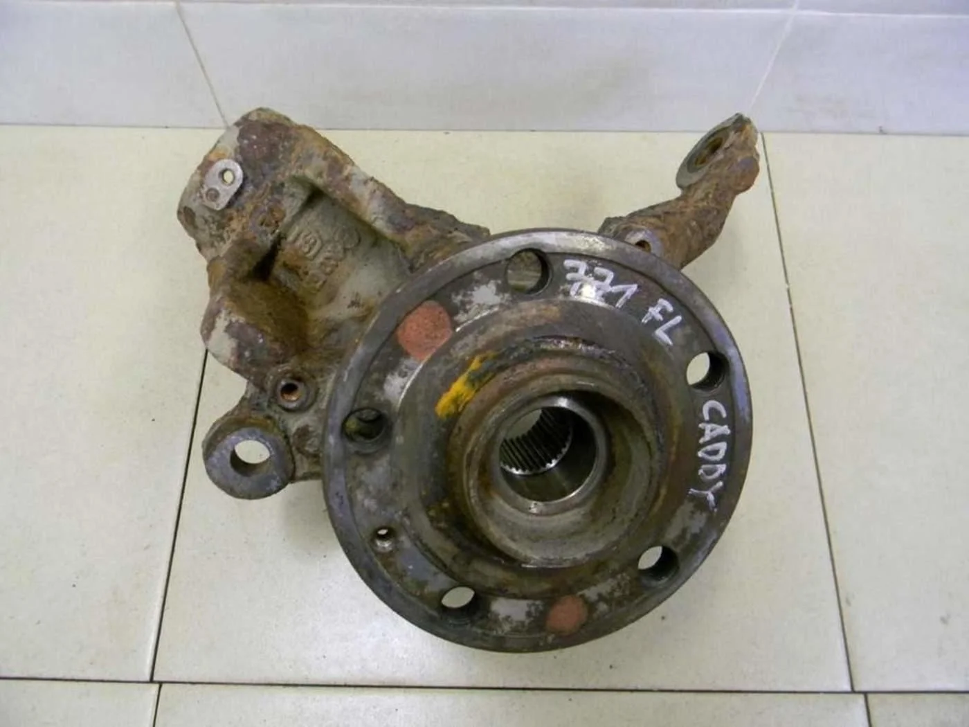 Кулак поворотный передний левый Tiguan 2007-2011