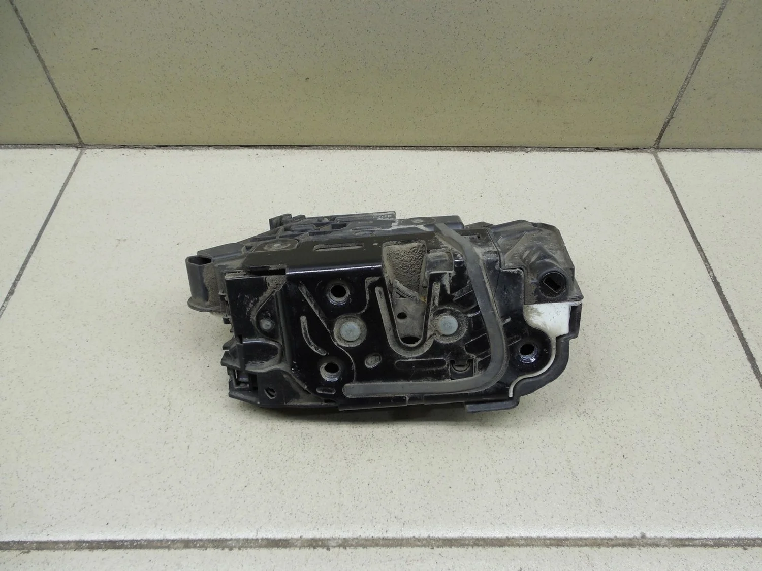 Замок двери передней правой Fabia 2007-2015